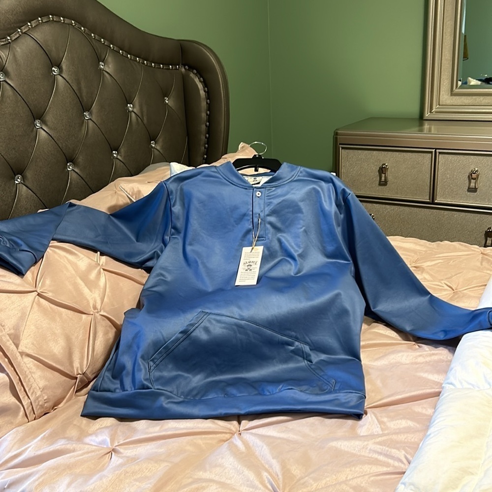 Men’s Long sleeve shirt. NWT